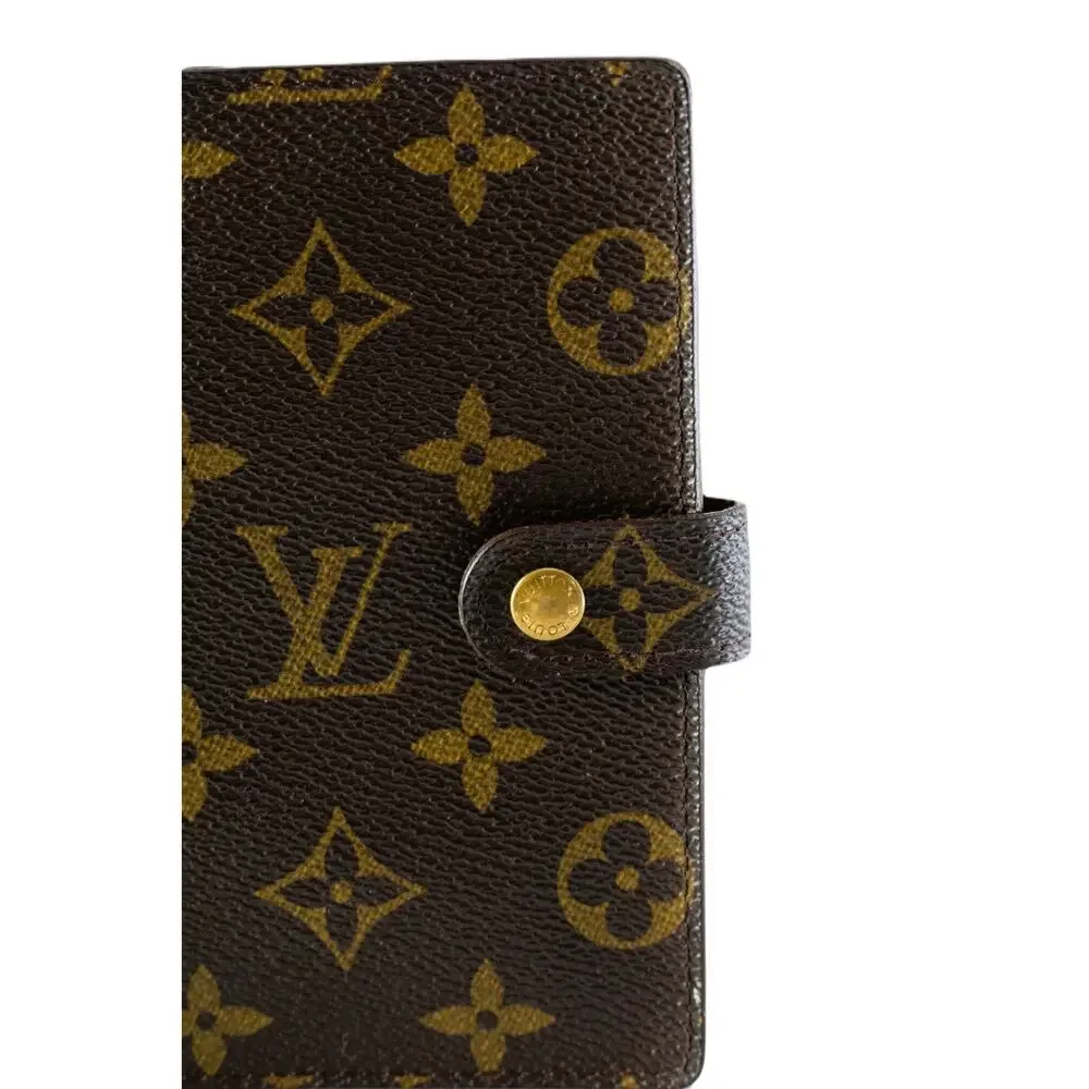Louis Vuitton this compact